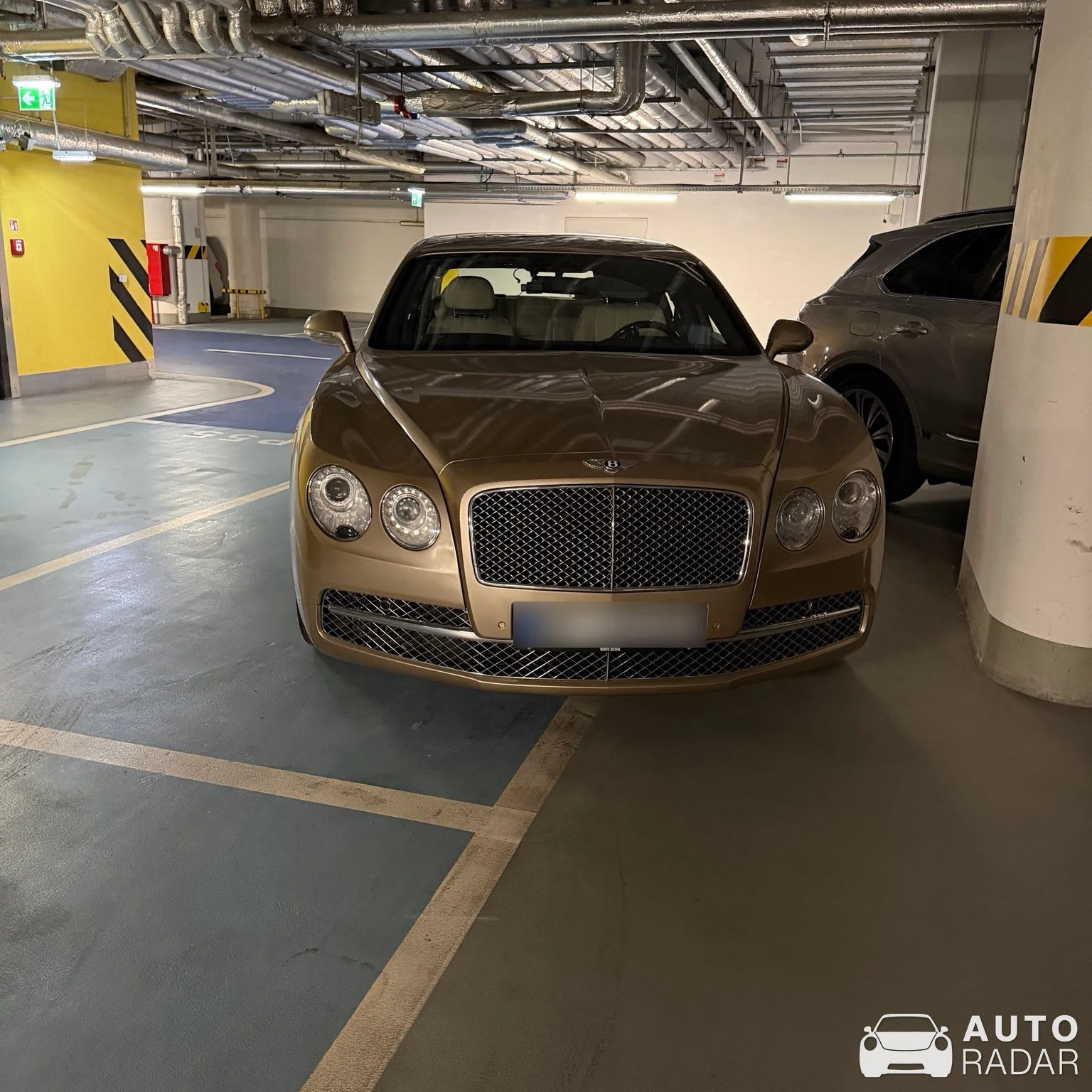 Bentley Continental Flying Spur spotted in Warszawa
