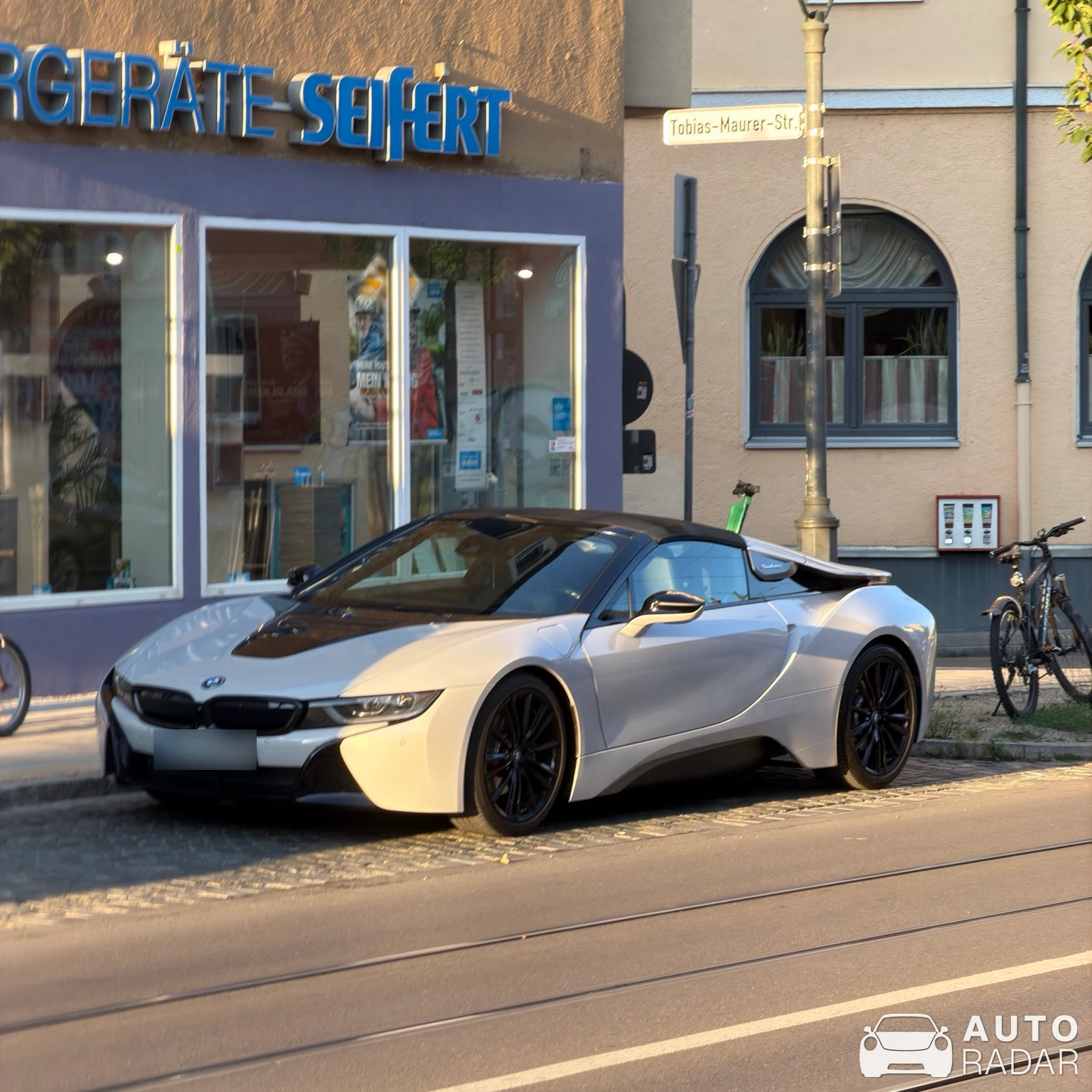 BMW i8 Roadster spotted in Аугсбург, Германия