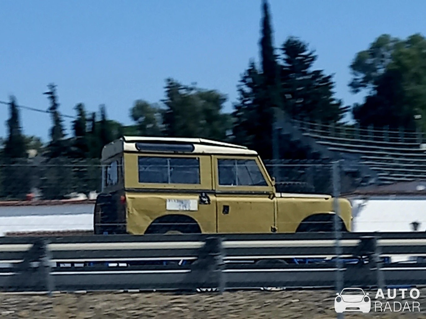 Land Rover Defender 90 spotted in Villanueva de la Reina