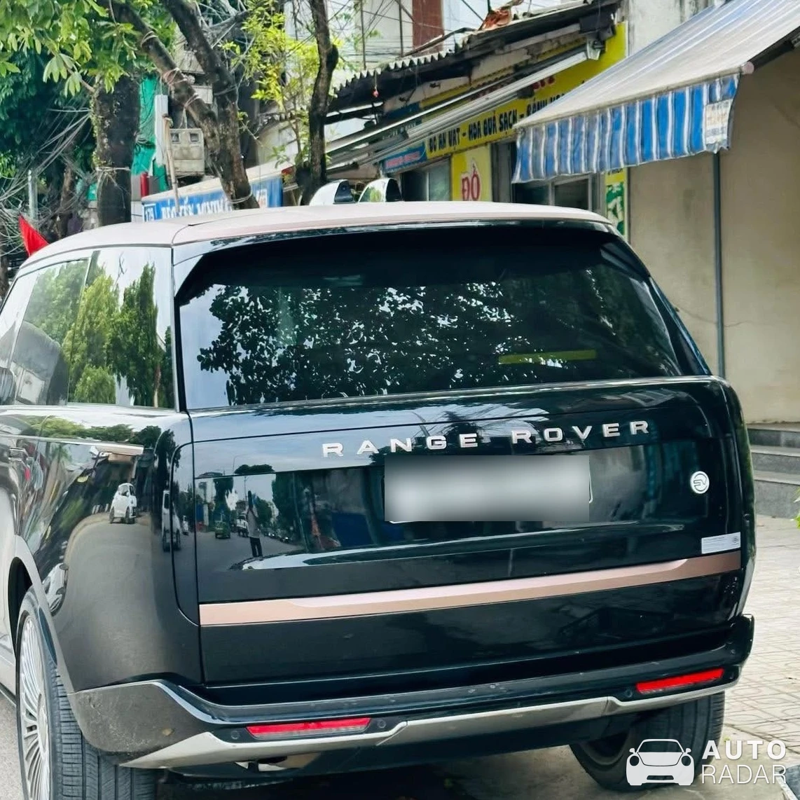 Land Rover Range Rover SV spotted in Phan Đình Phùng