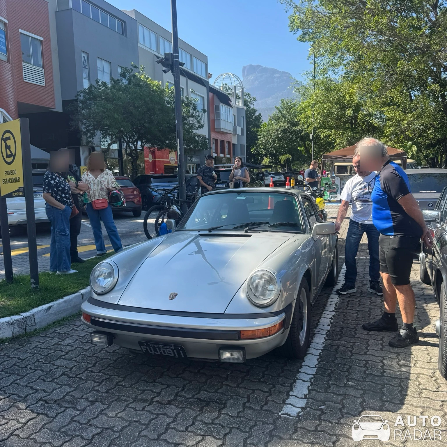 Porsche 911 SC spotted in Rio de Janeiro