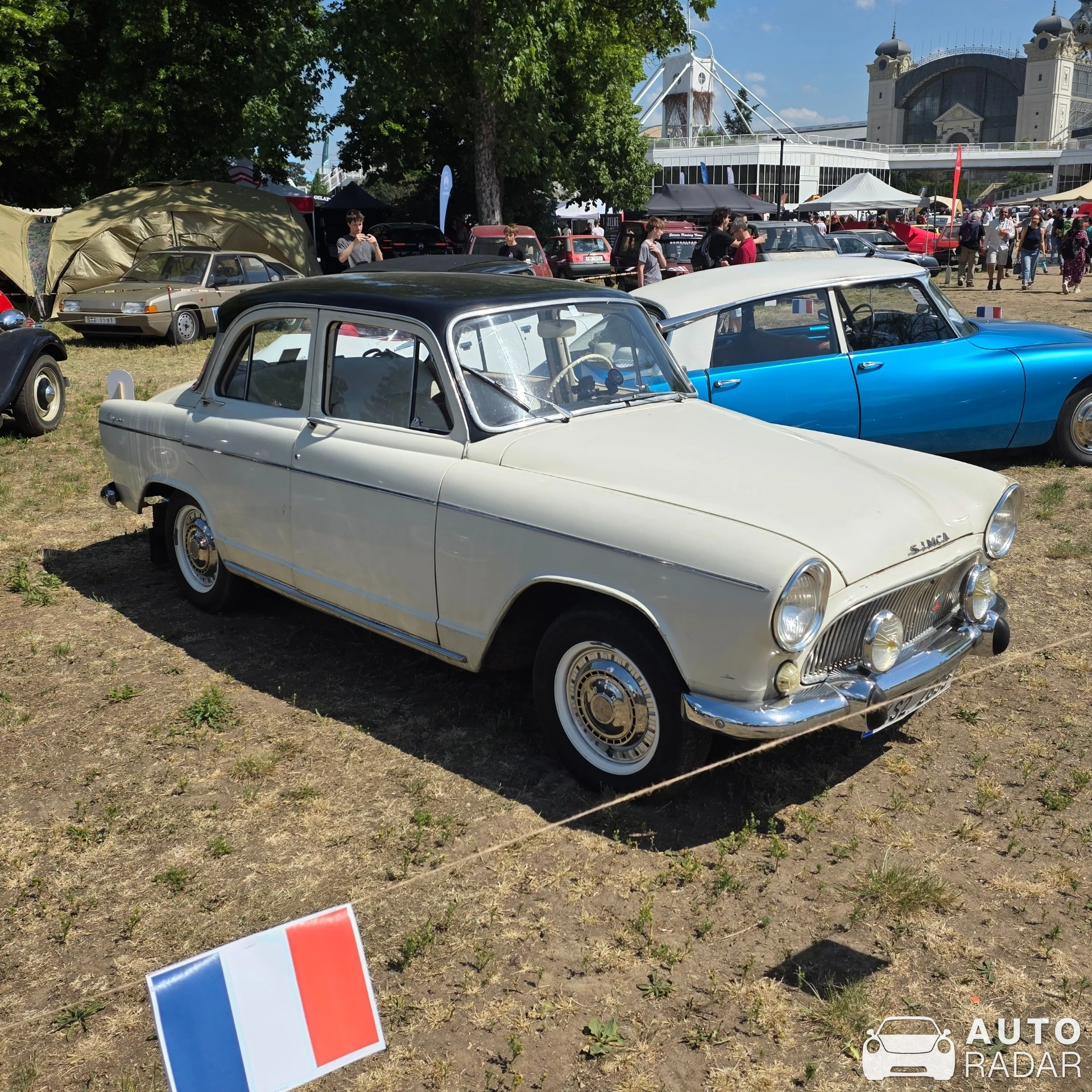 Simca 8 spotted in Praha
