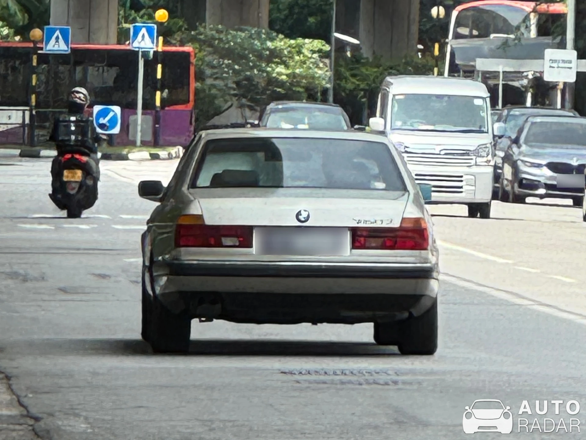 BMW 7 Series spotted in Singapore