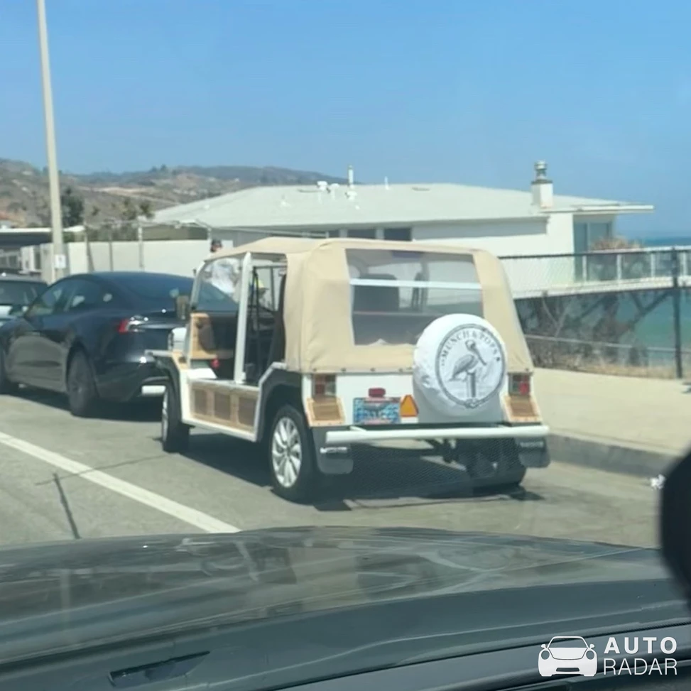 Mini Moke spotted in Malibu