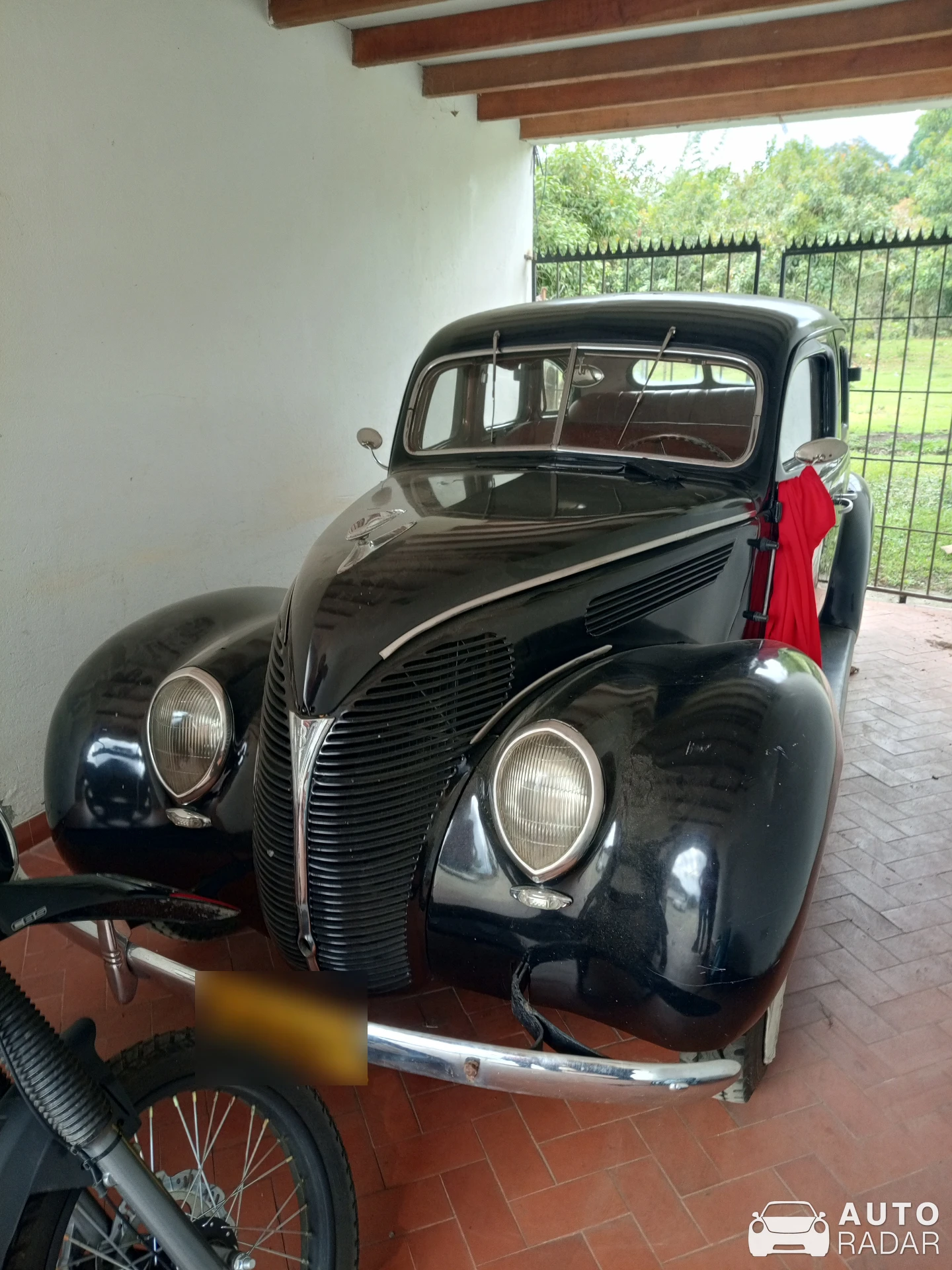 Ford De Luxe spotted in Popayán