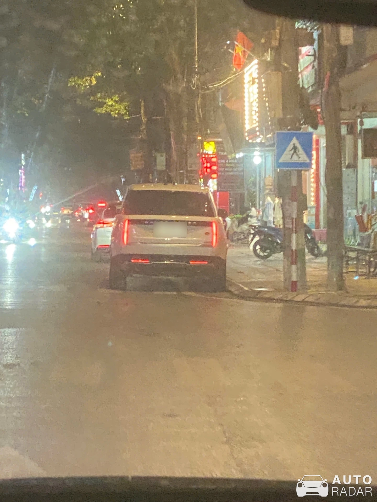 Land Rover Range Rover LWB spotted in Vĩnh Phúc