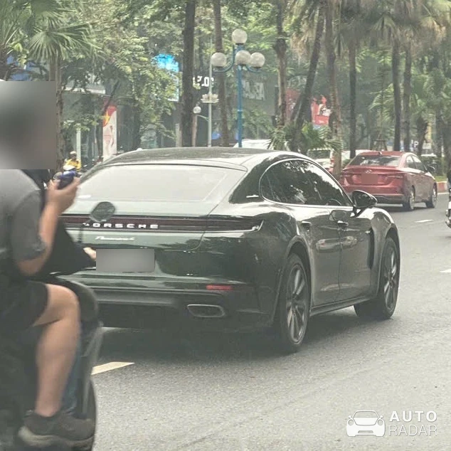 Porsche 972 Panamera 4 spotted in Hanoi