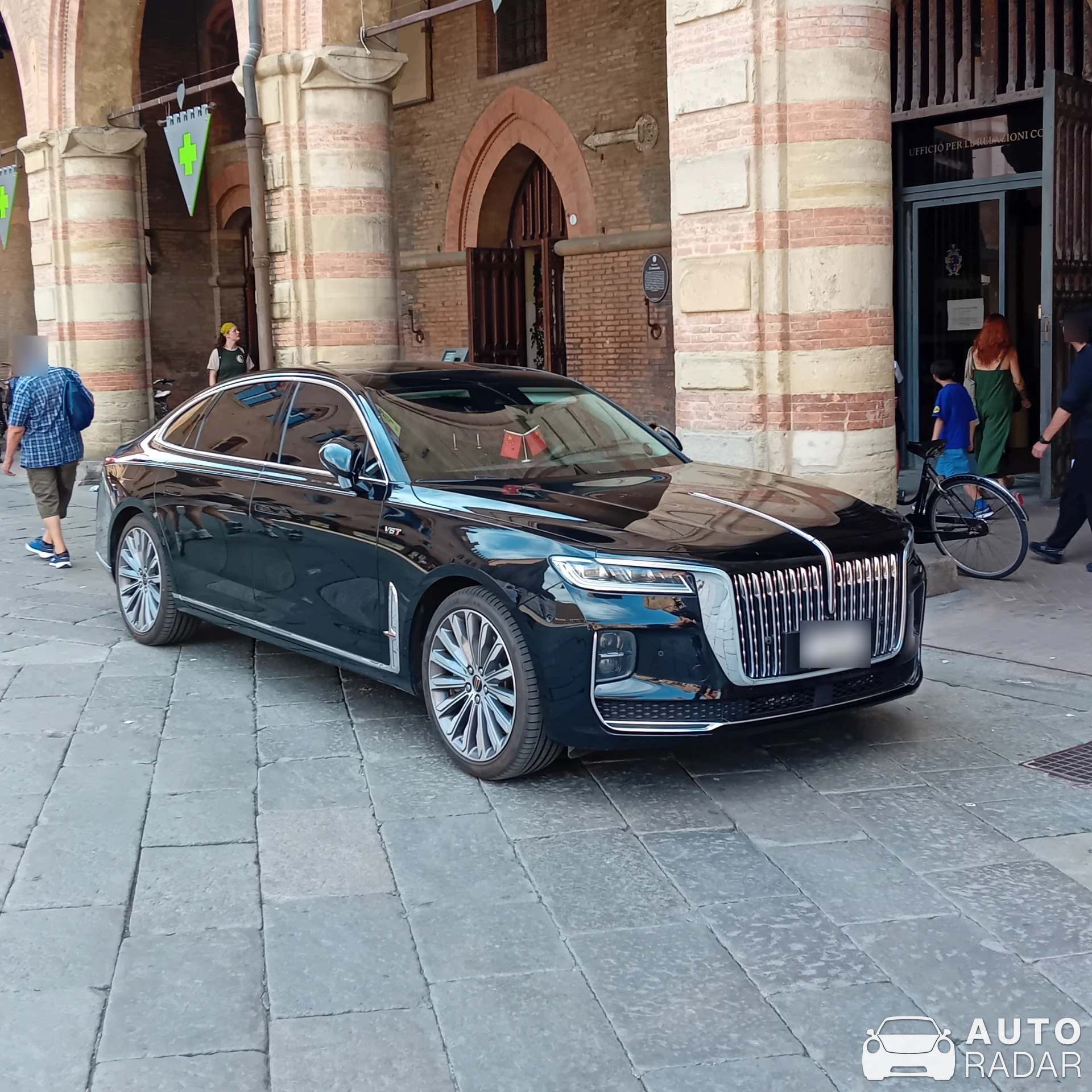 Hongqi L9 spotted in Bologna