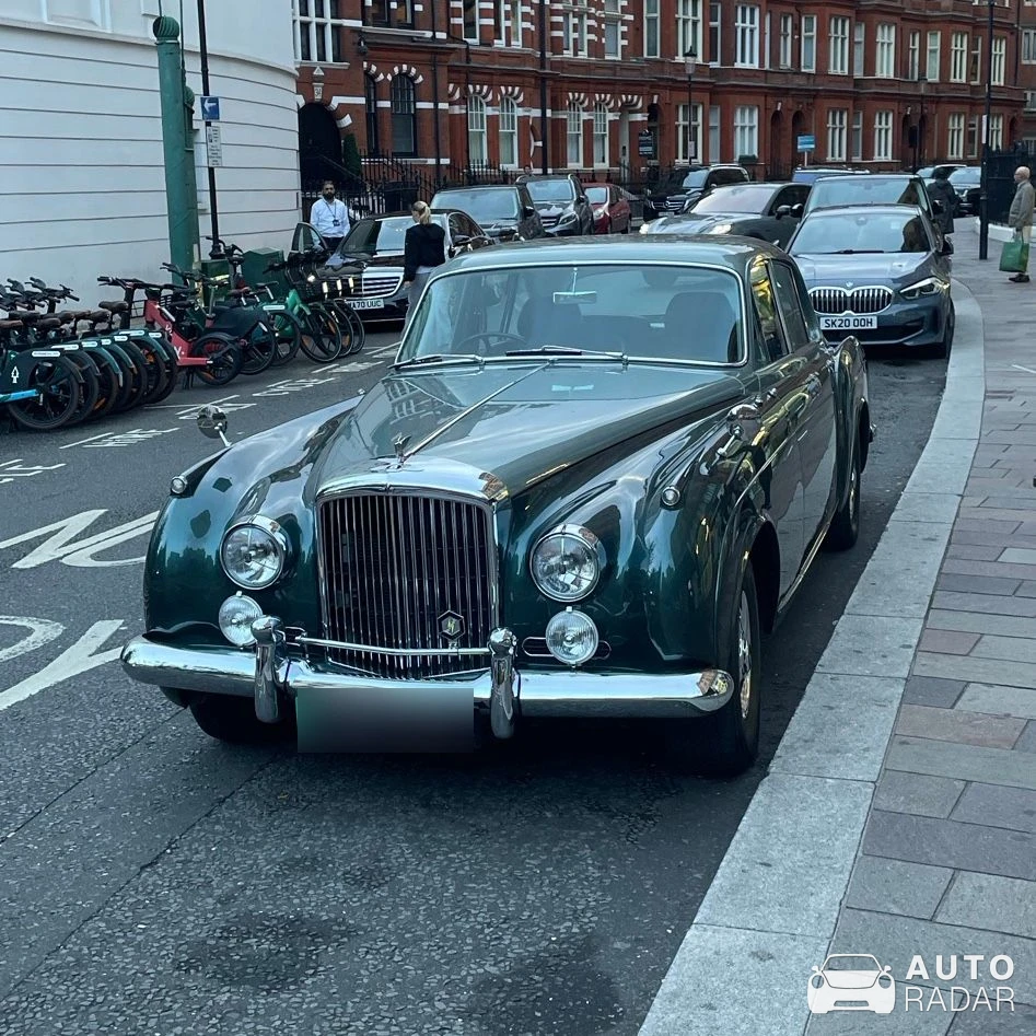 Bentley S1 spotted