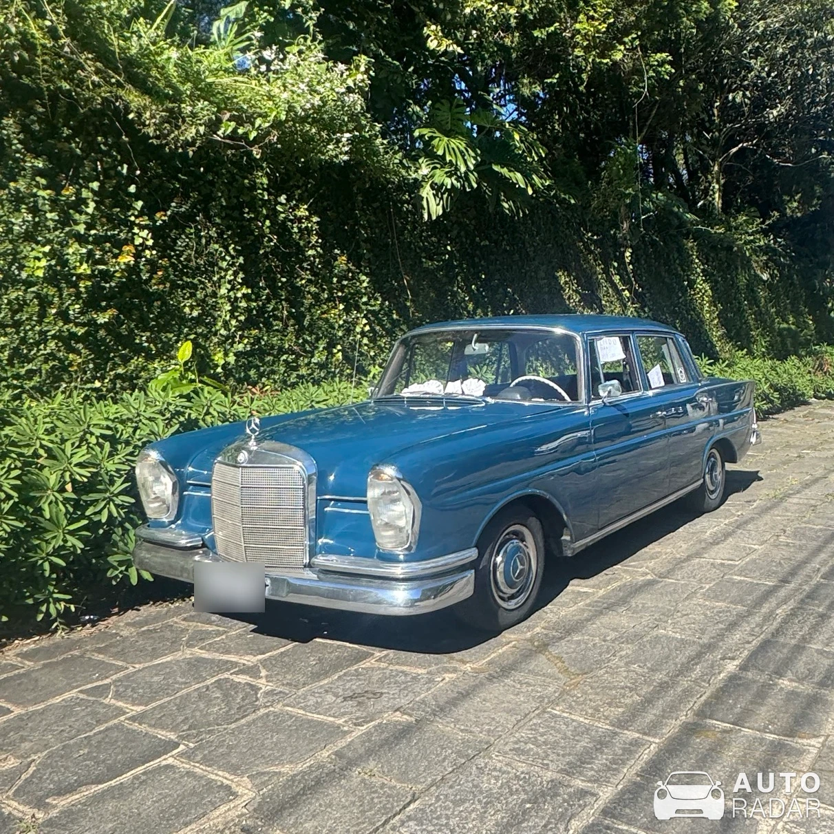 Mercedes-Benz W111 spotted in Petrópolis