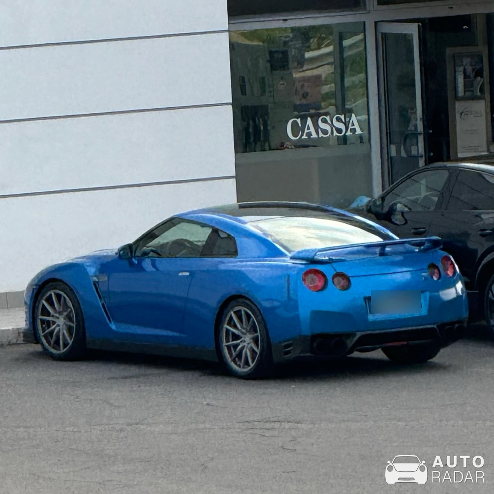 Nissan GT-R R35 spotted in Bergamo