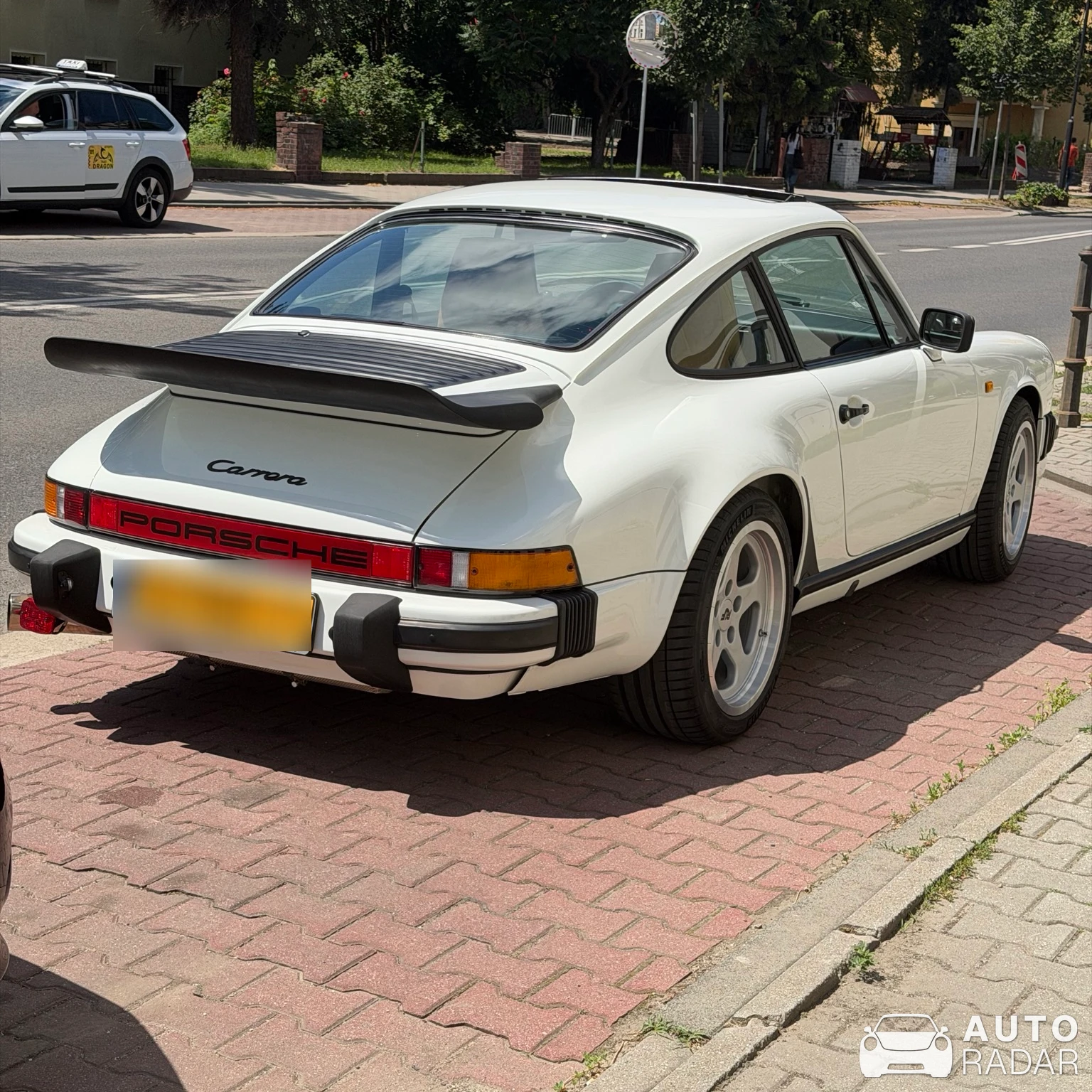 Porsche 964 Carrera spotted in Gliwice