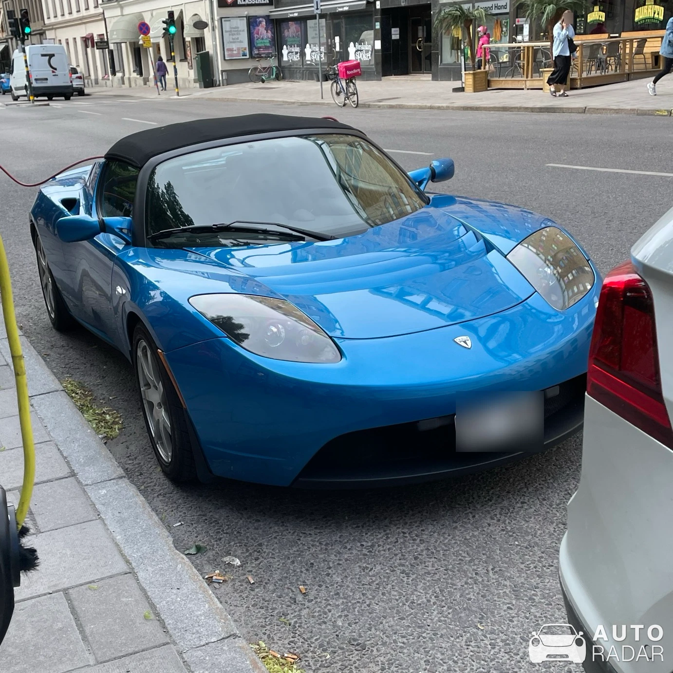 Tesla Roadster spotted in Stockholm