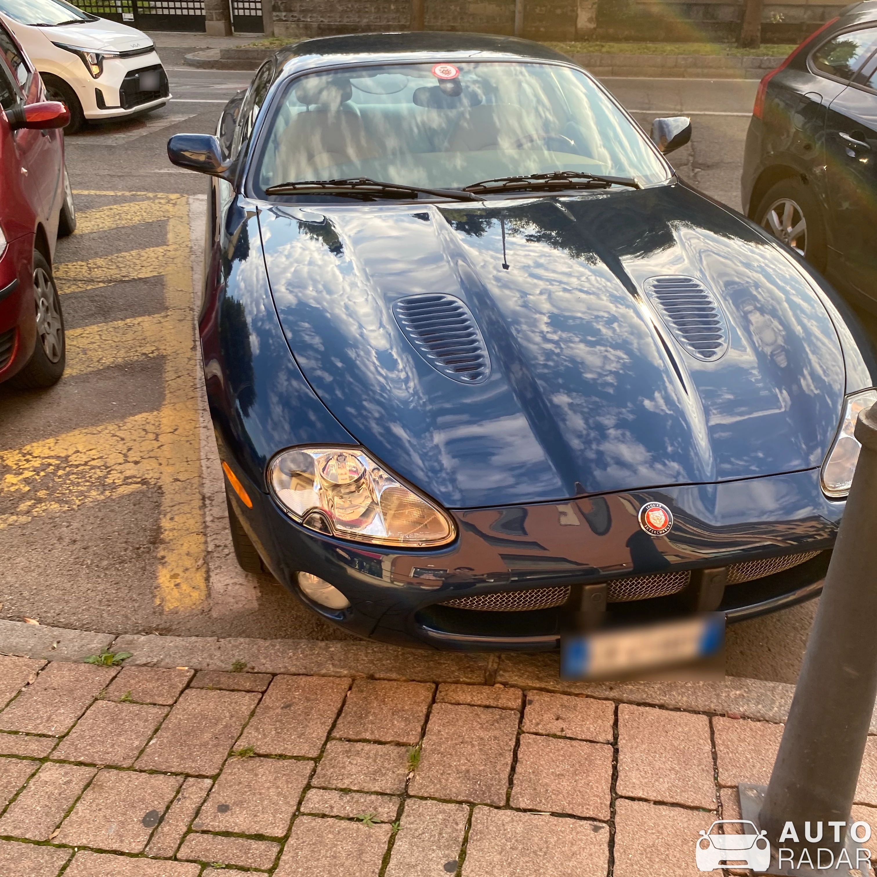 Jaguar XK8 spotted in Biassono