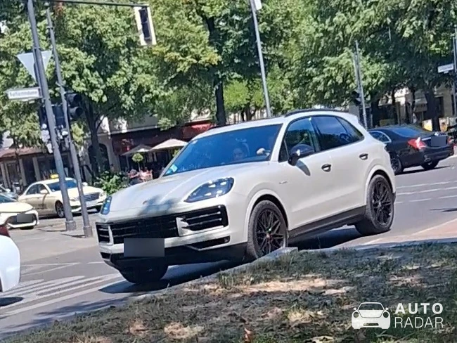 Porsche Cayenne E-Hybrid spotted in Berlin