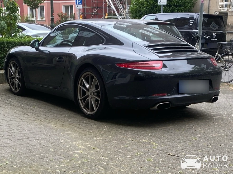 Porsche 991 Carrera MkI spotted in Düsseldorf