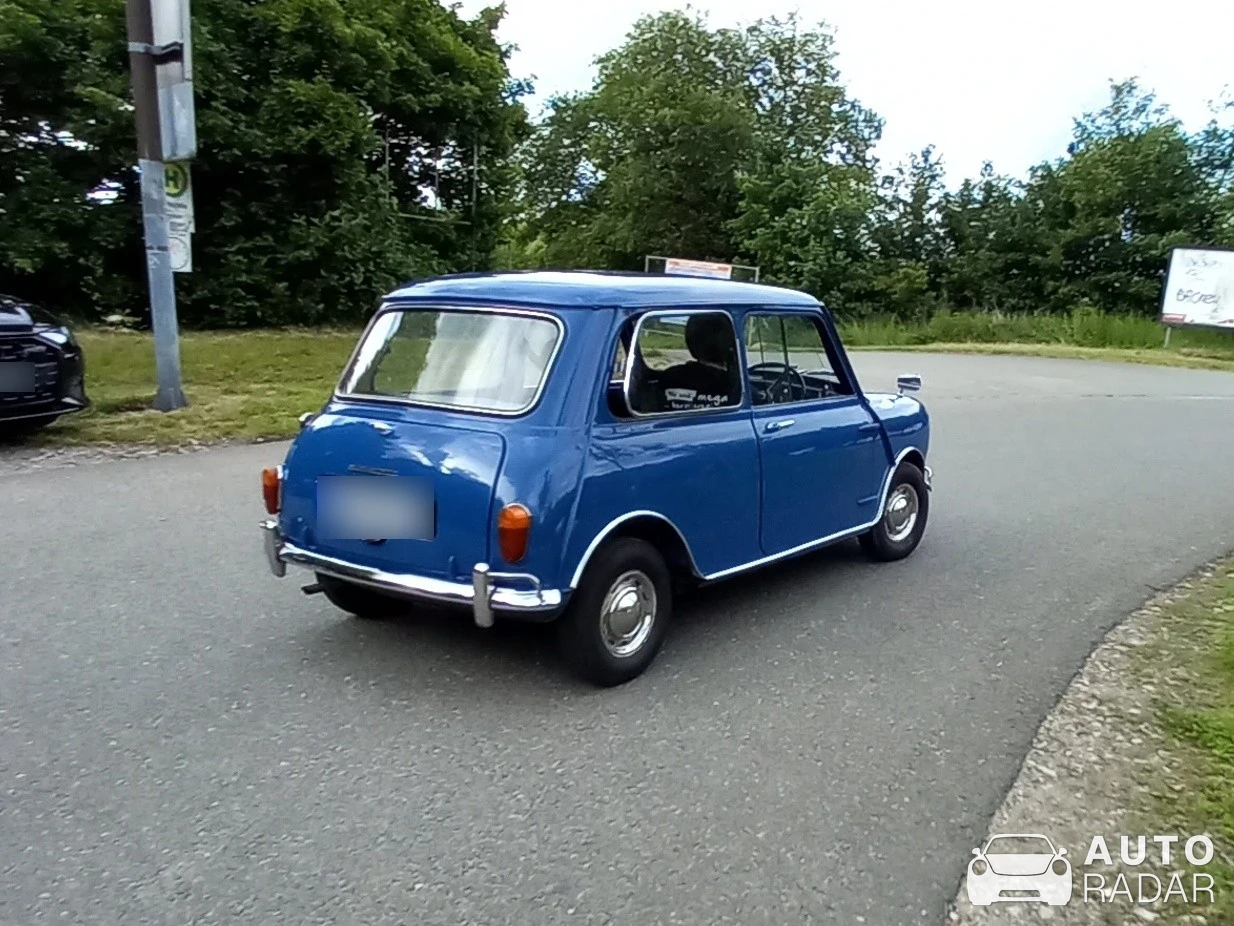 Austin Mini De Luxe spotted in London