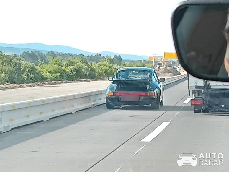 Porsche 964 Carrera spotted in Natschbach-Loipersbach
