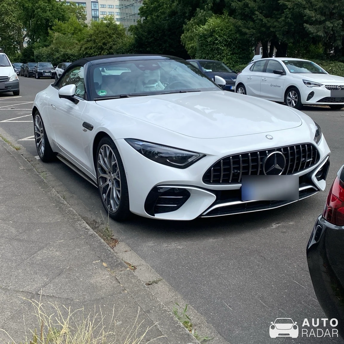 Mercedes-AMG SL 43 R232 spotted in Düsseldorf