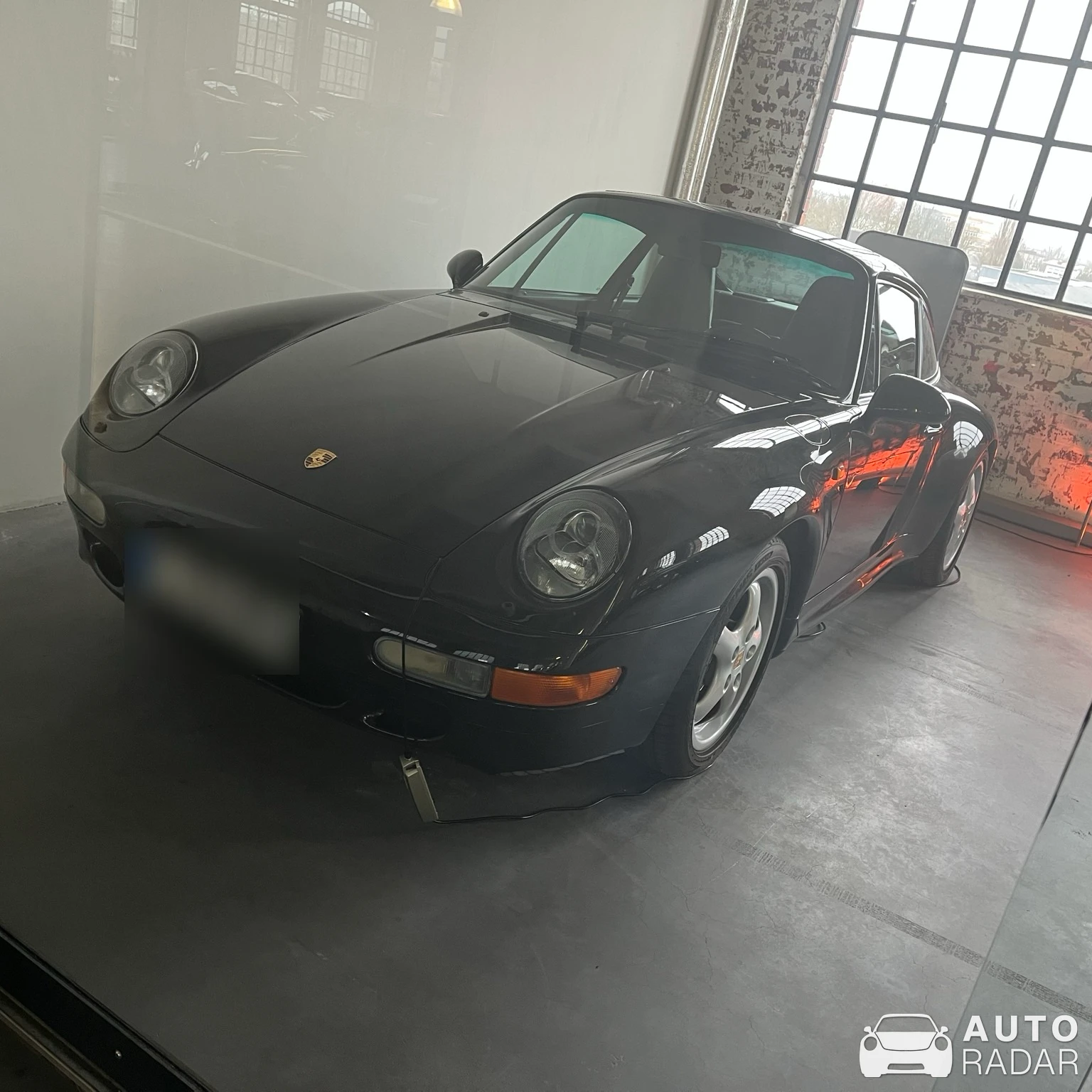 Porsche 993 Carrera spotted in Frankfurt am Main