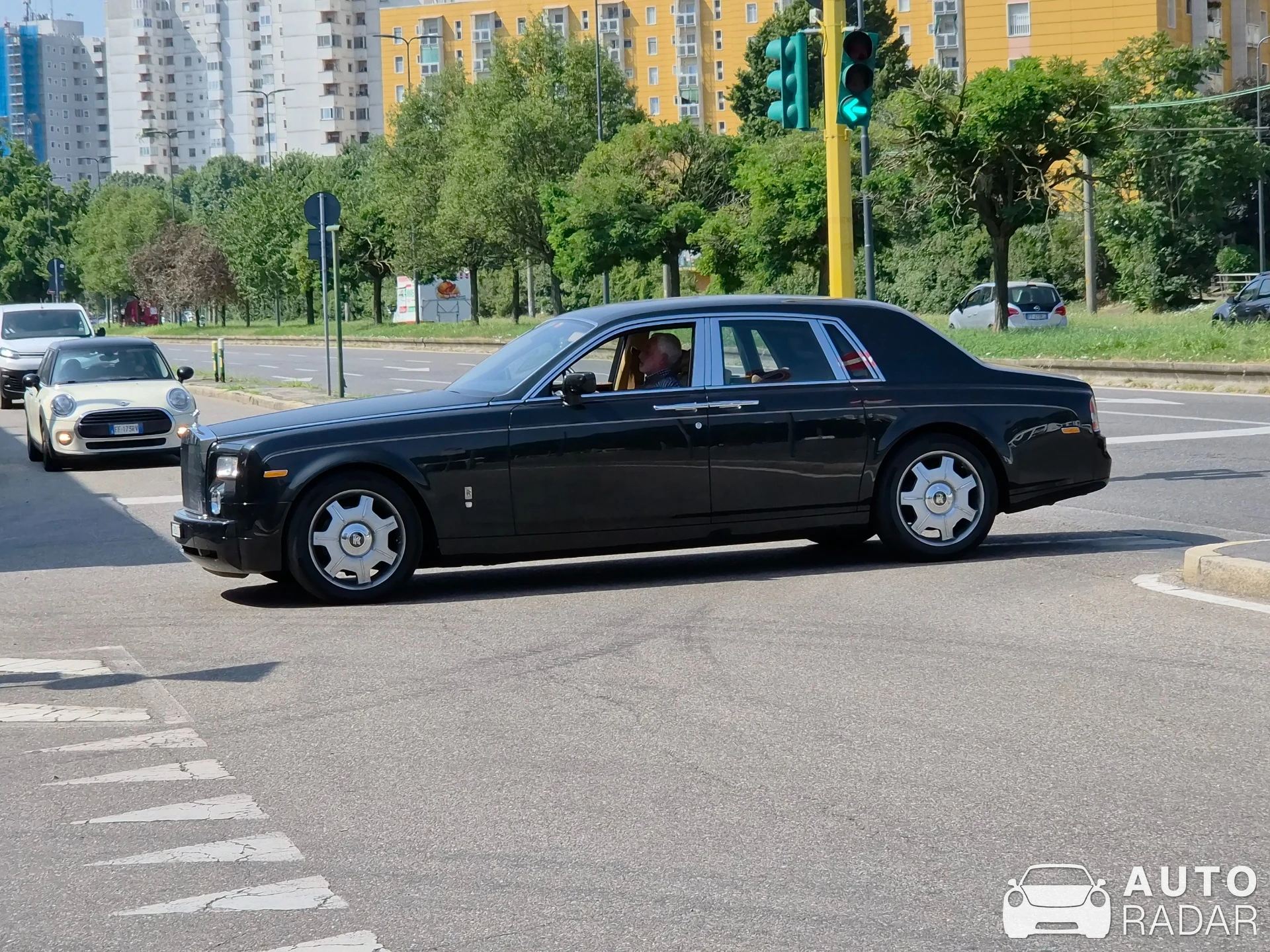 Rolls-Royce Phantom VII Series II spotted in Milano