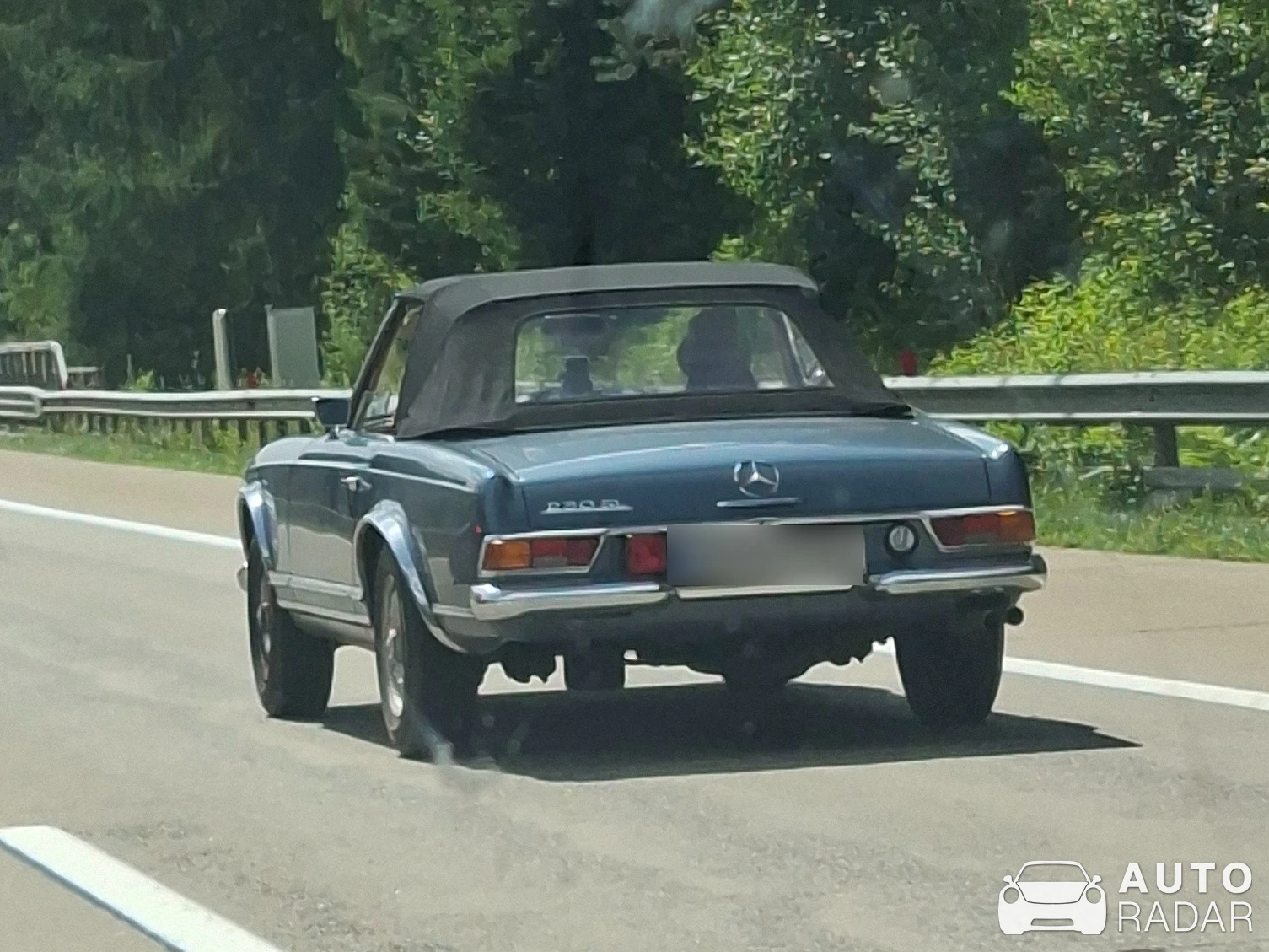 Mercedes-Benz 280SL W113 spotted in Paternion