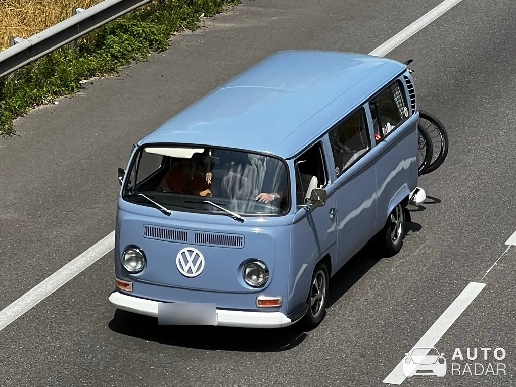 Volkswagen T2 spotted in Dommartin-lès-Toul