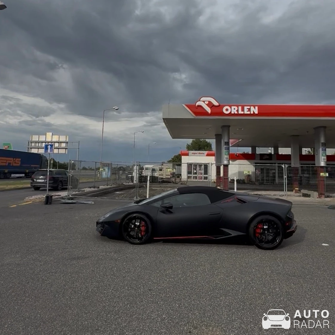 Lamborghini Huracán LP610-4 Spyder spotted in Prague 9