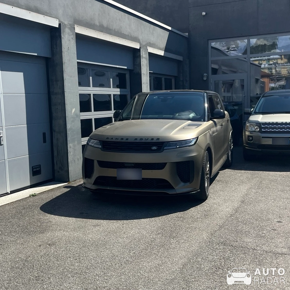 Land Rover Range Rover Sport Sv spotted in Grancia