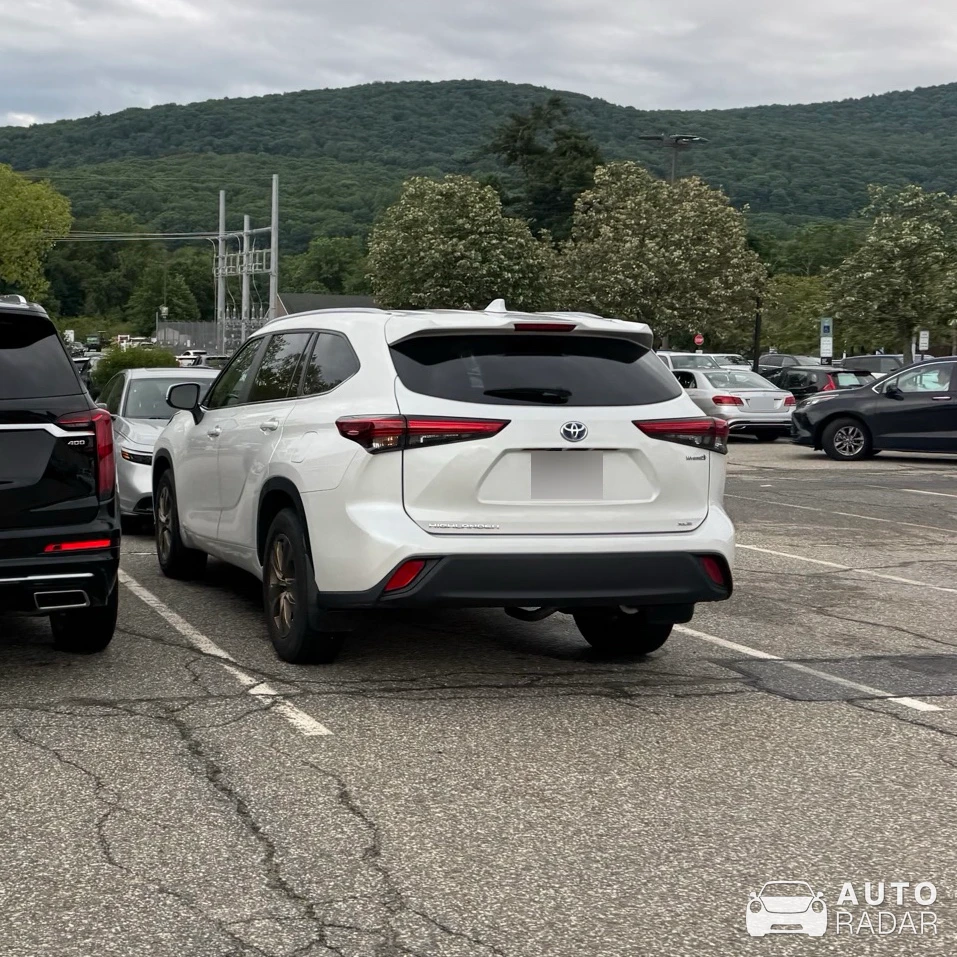 Toyota Highlander spotted in Woodbury