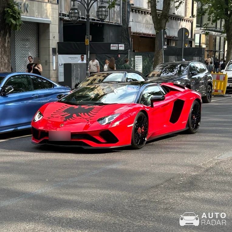 Lamborghini Aventador S LP740-4 Roadster spotted in Düsseldorf