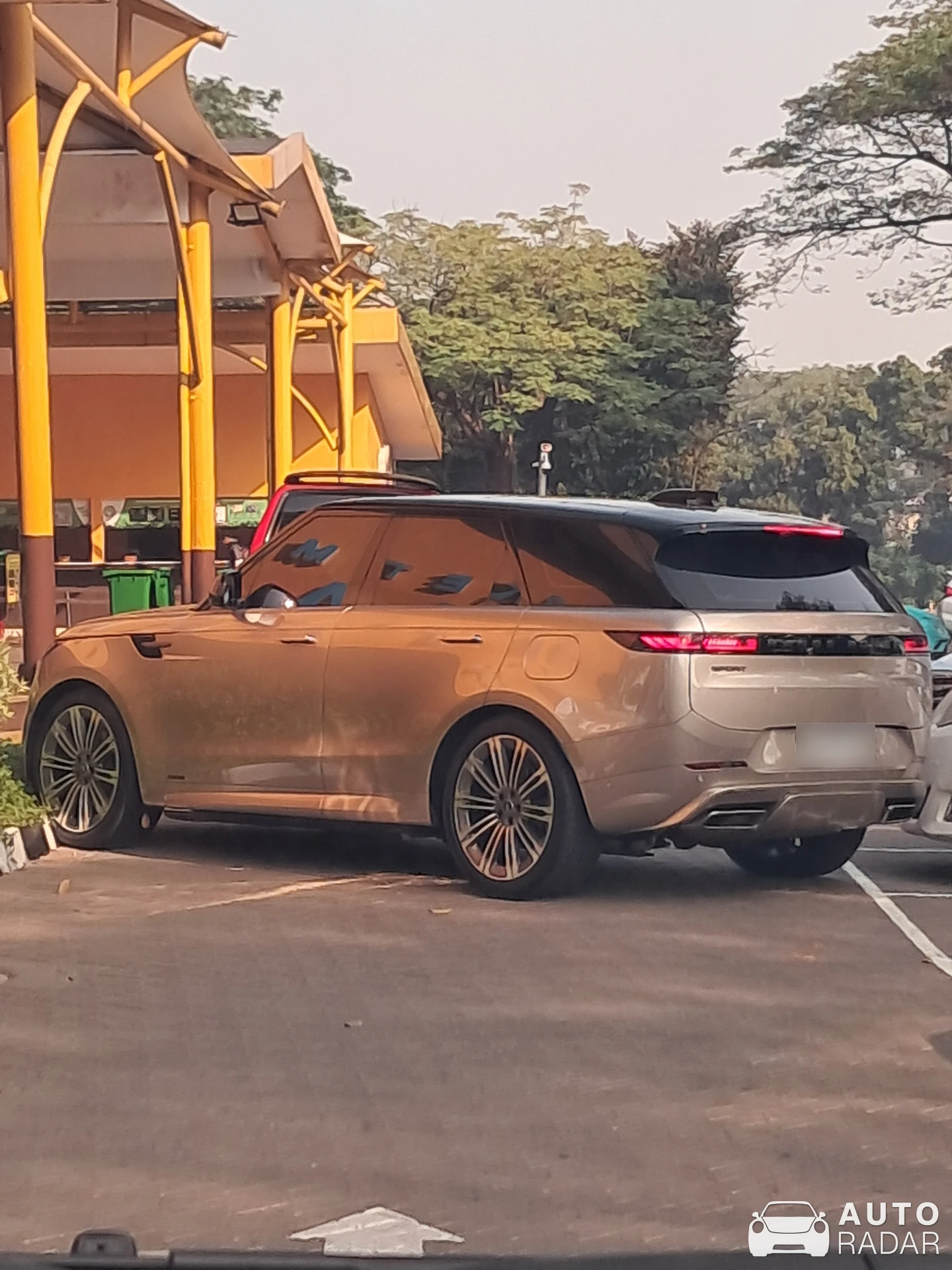 Land Rover Range Rover Sport spotted