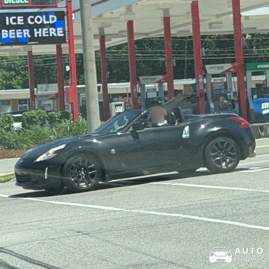 Nissan 370Z Roadster spotted in Erie