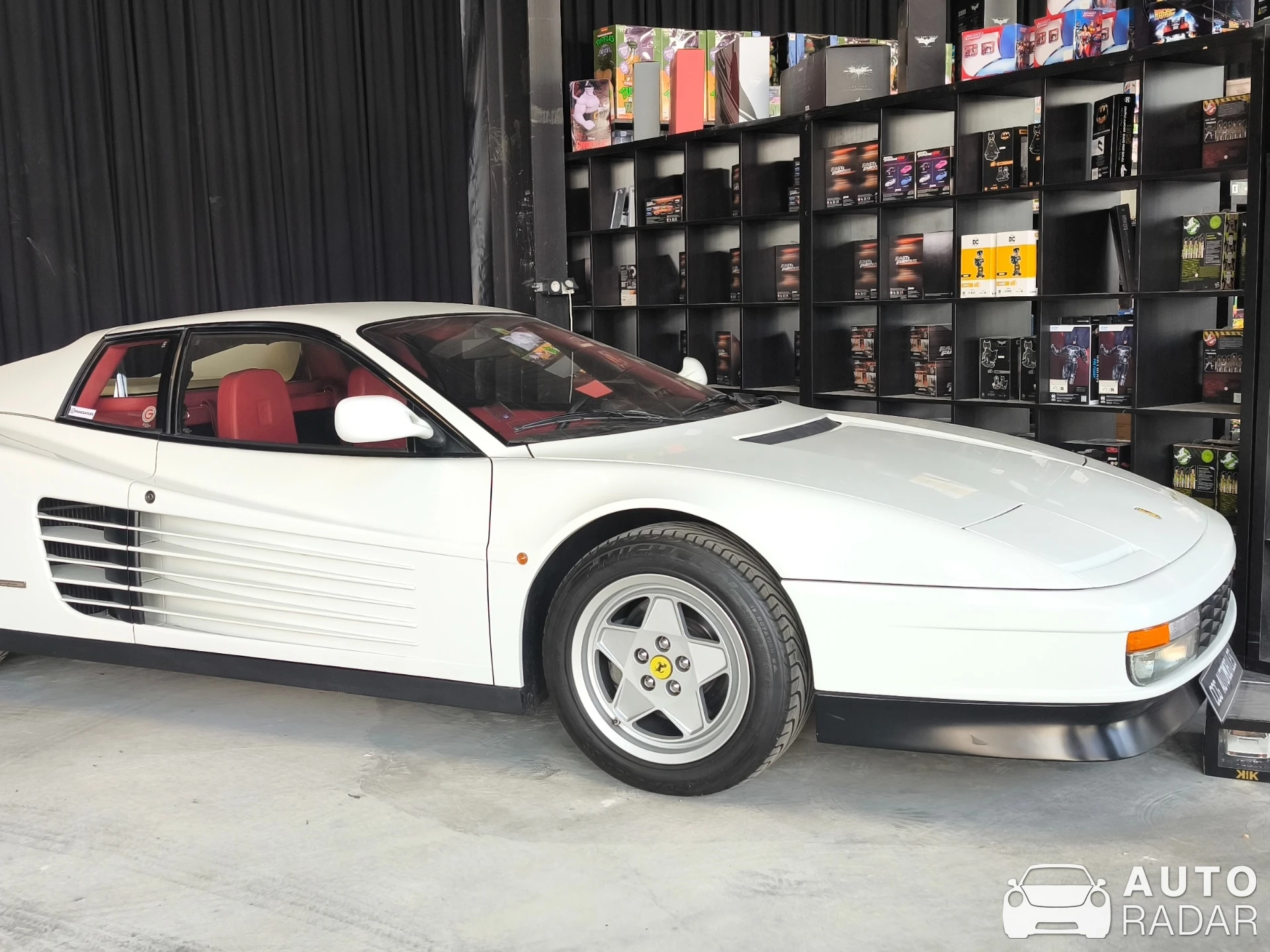 Ferrari Testarossa spotted in Viry-Châtillon