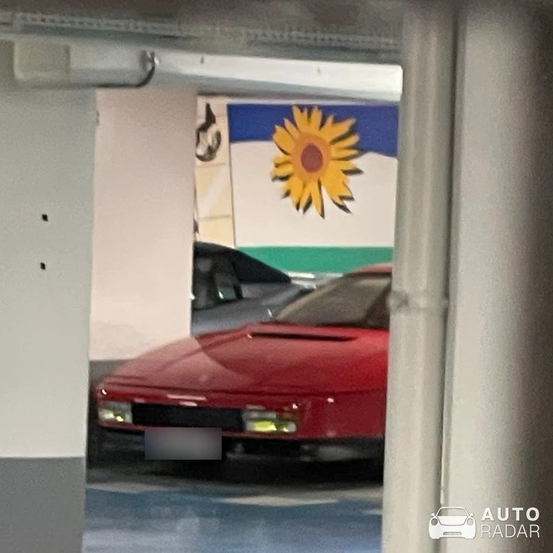 Ferrari Mondial T spotted in Levallois-Perret