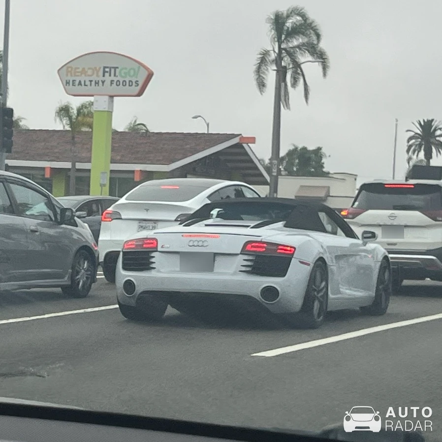 Audi R8 V8 Spyder spotted in Manhattan Beach