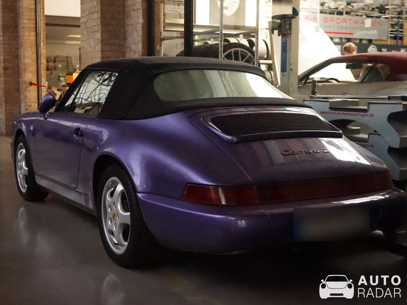 Porsche 964 Carrera 2 Cabriolet spotted in Berliini