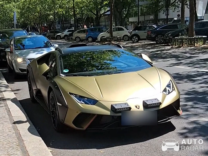Lamborghini Huracán LP610-4 Sterrato spotted in Berlin
