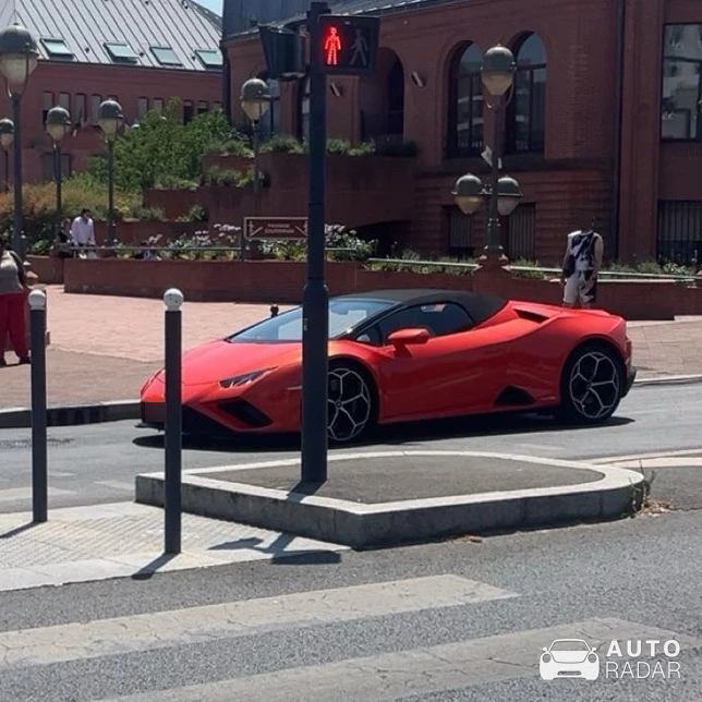 Lamborghini Huracán LP580-2 Spyder spotted in Levallois-Perret