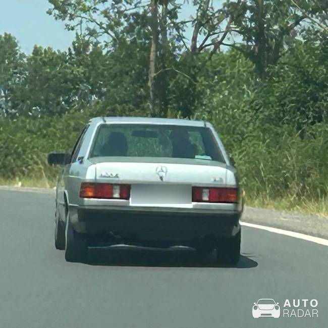 Mercedes-Benz 190E spotted in Bussy-Saint-Georges