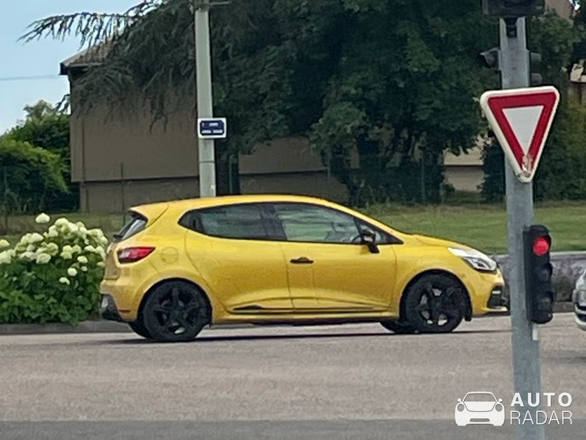 Renault Clio RS Cup IV spotted in Toul