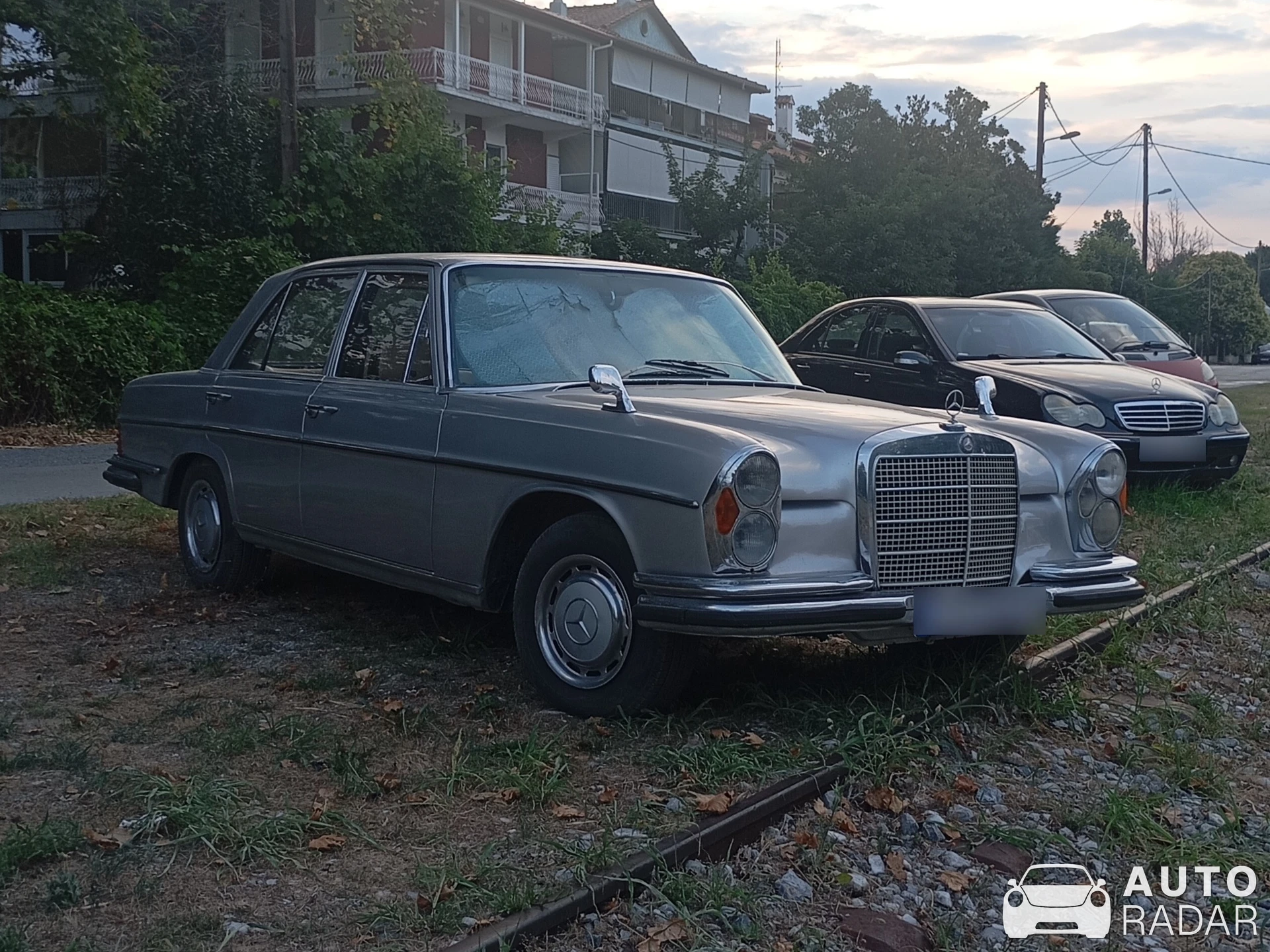 Mercedes-Benz 250S W108 spotted in Platamonas