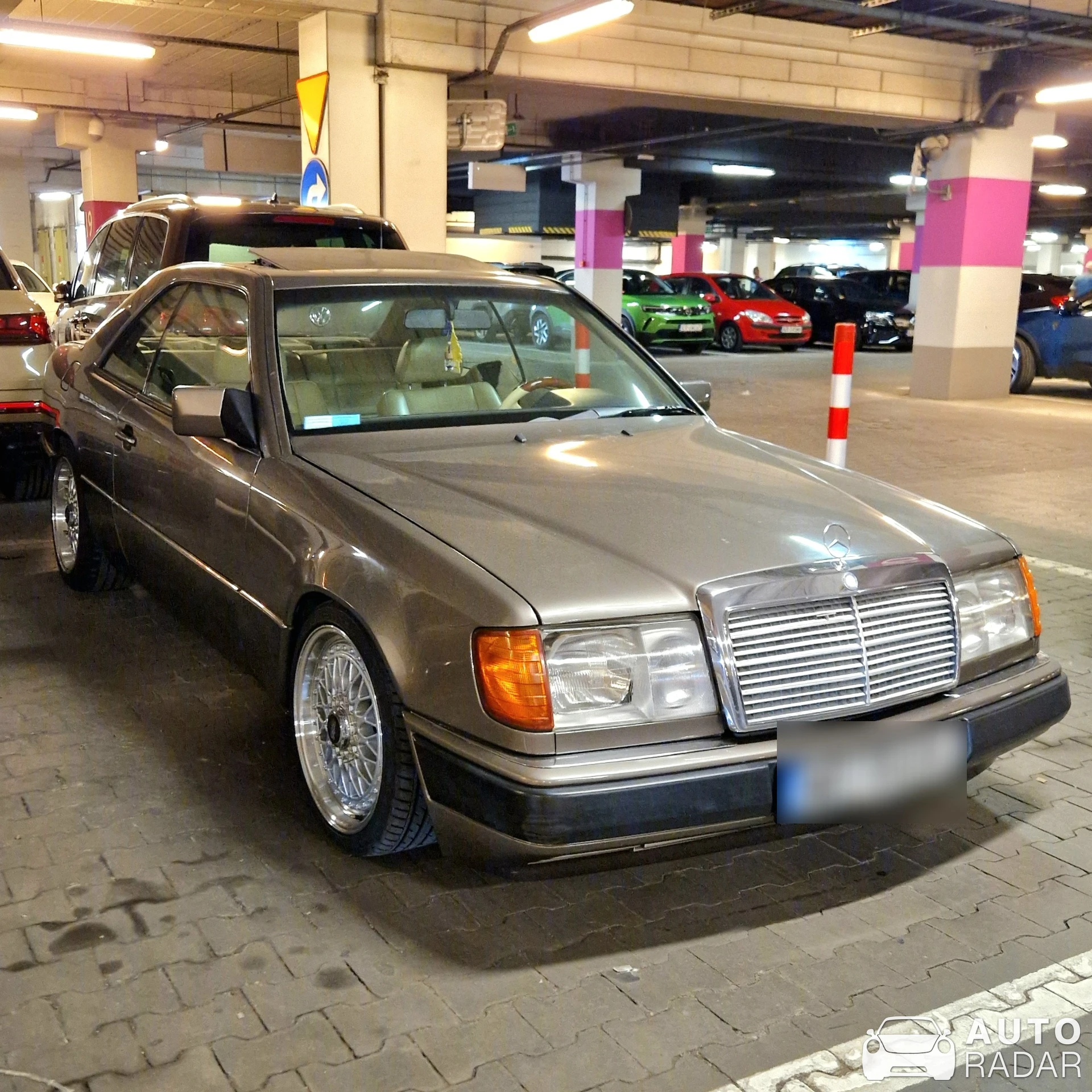 Mercedes-Benz 300CE spotted in Kraków