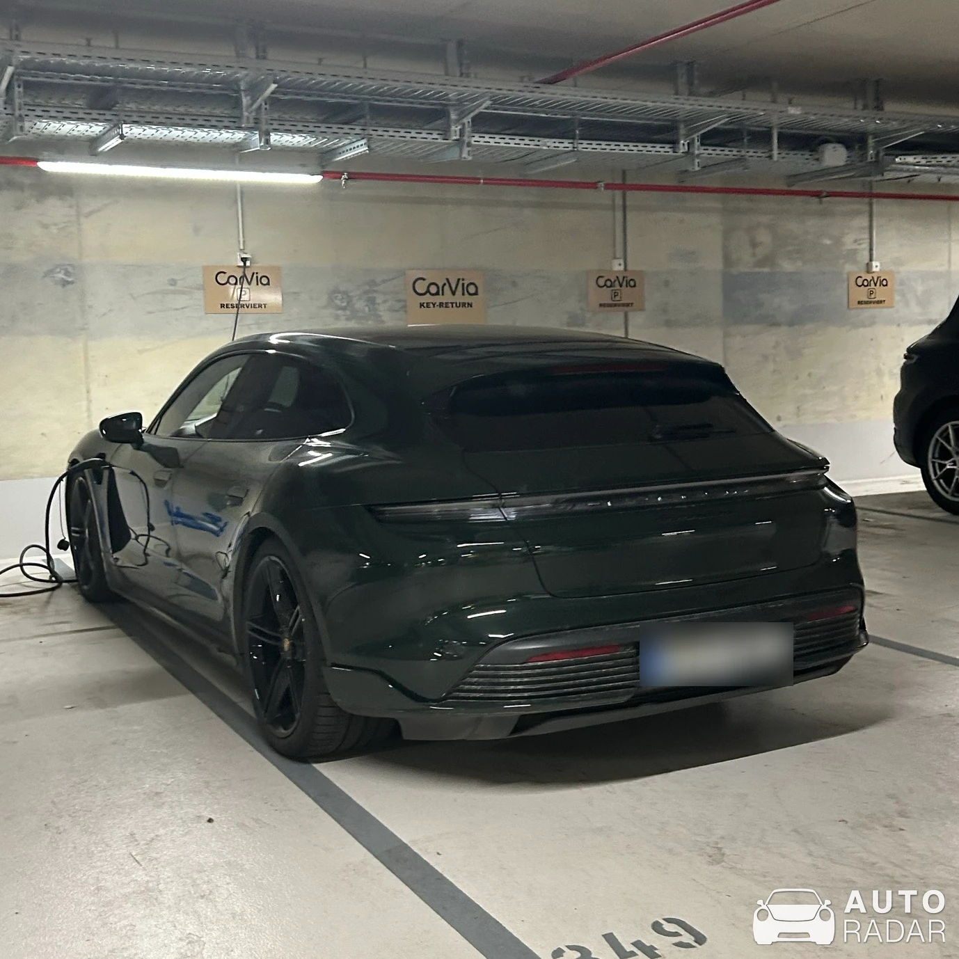 Porsche Taycan 4 Cross Turismo spotted in München