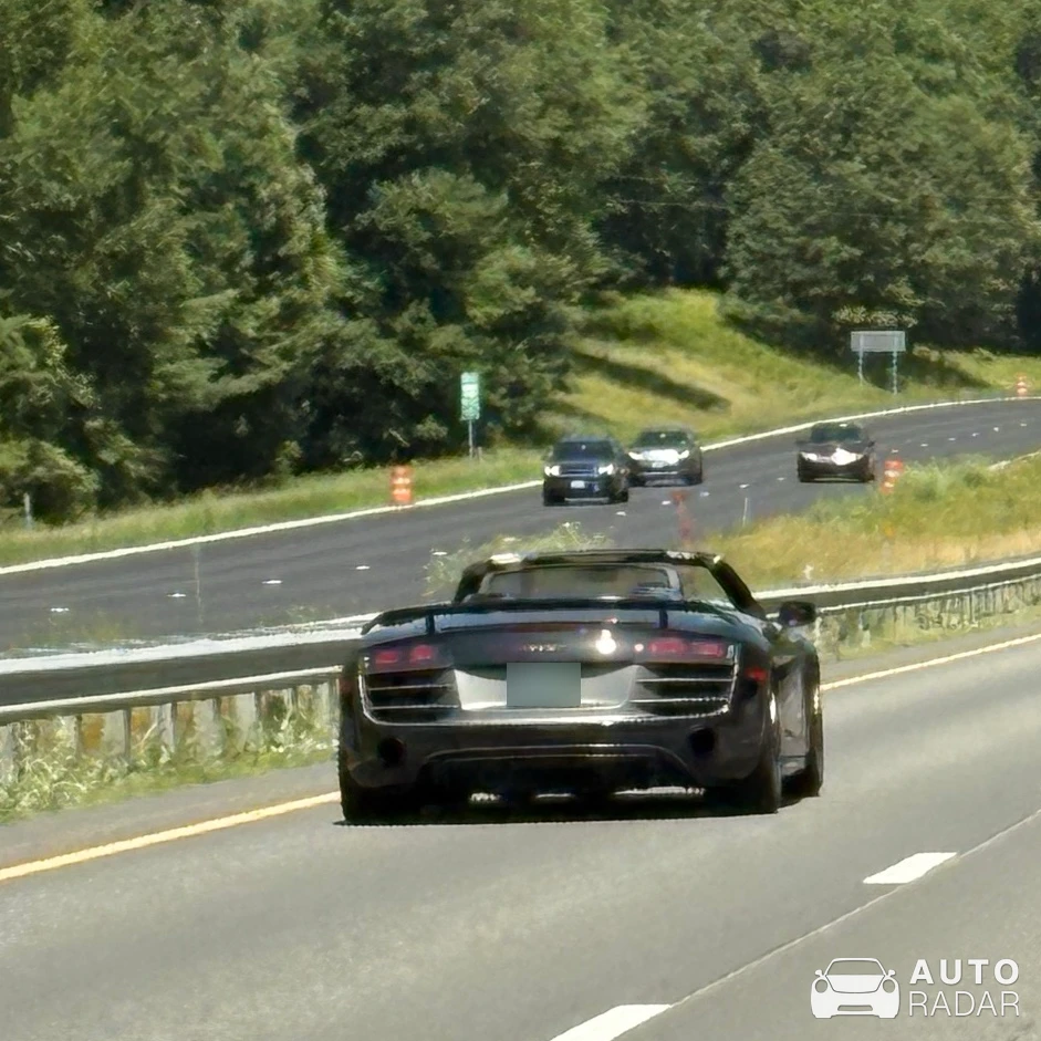 Audi R8 V8 Spyder spotted in Candia