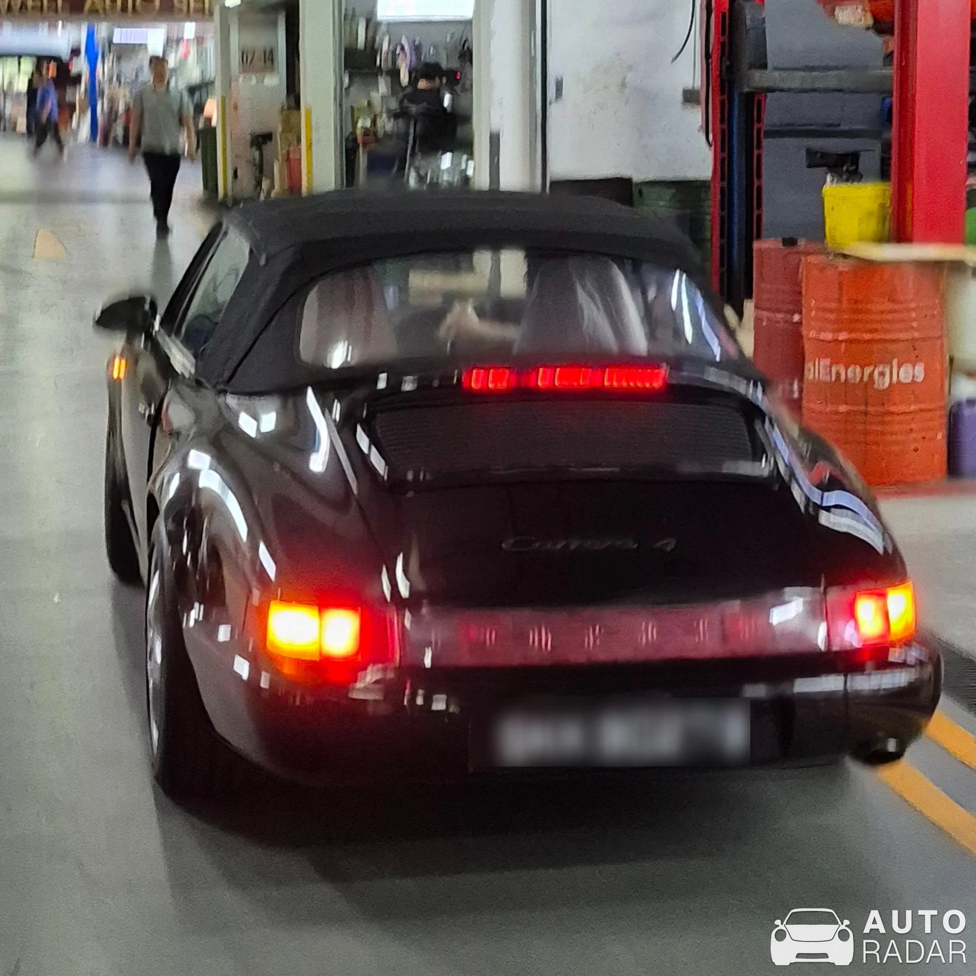 Porsche 964 Carrera 4 Cabriolet spotted in Singapore