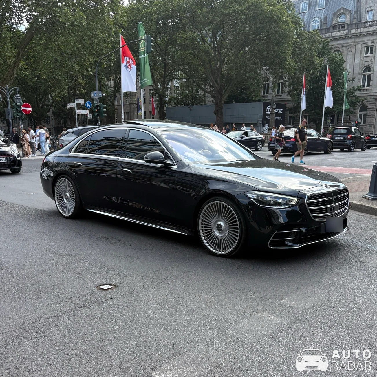 Mercedes-Benz S350d W223 spotted in Düsseldorf