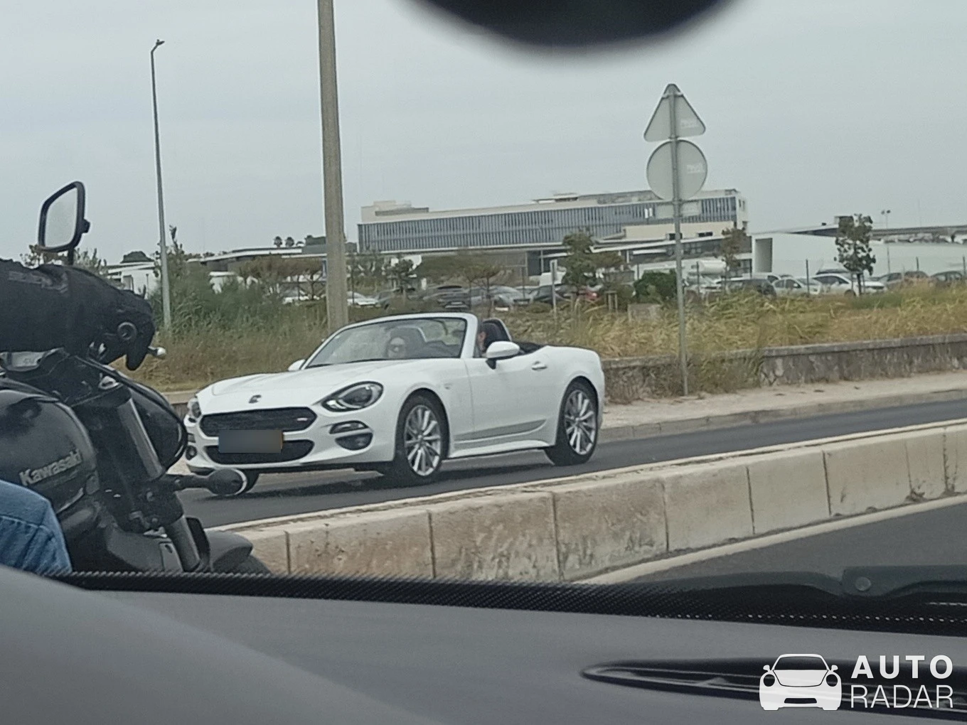 Fiat 124 Spider spotted in Oeiras