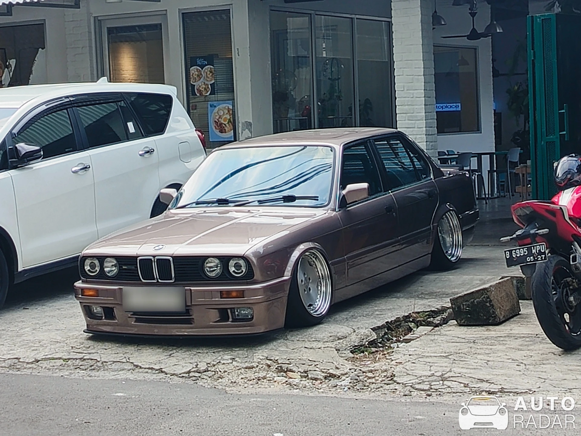 BMW 3 Series E30 spotted in Bogor