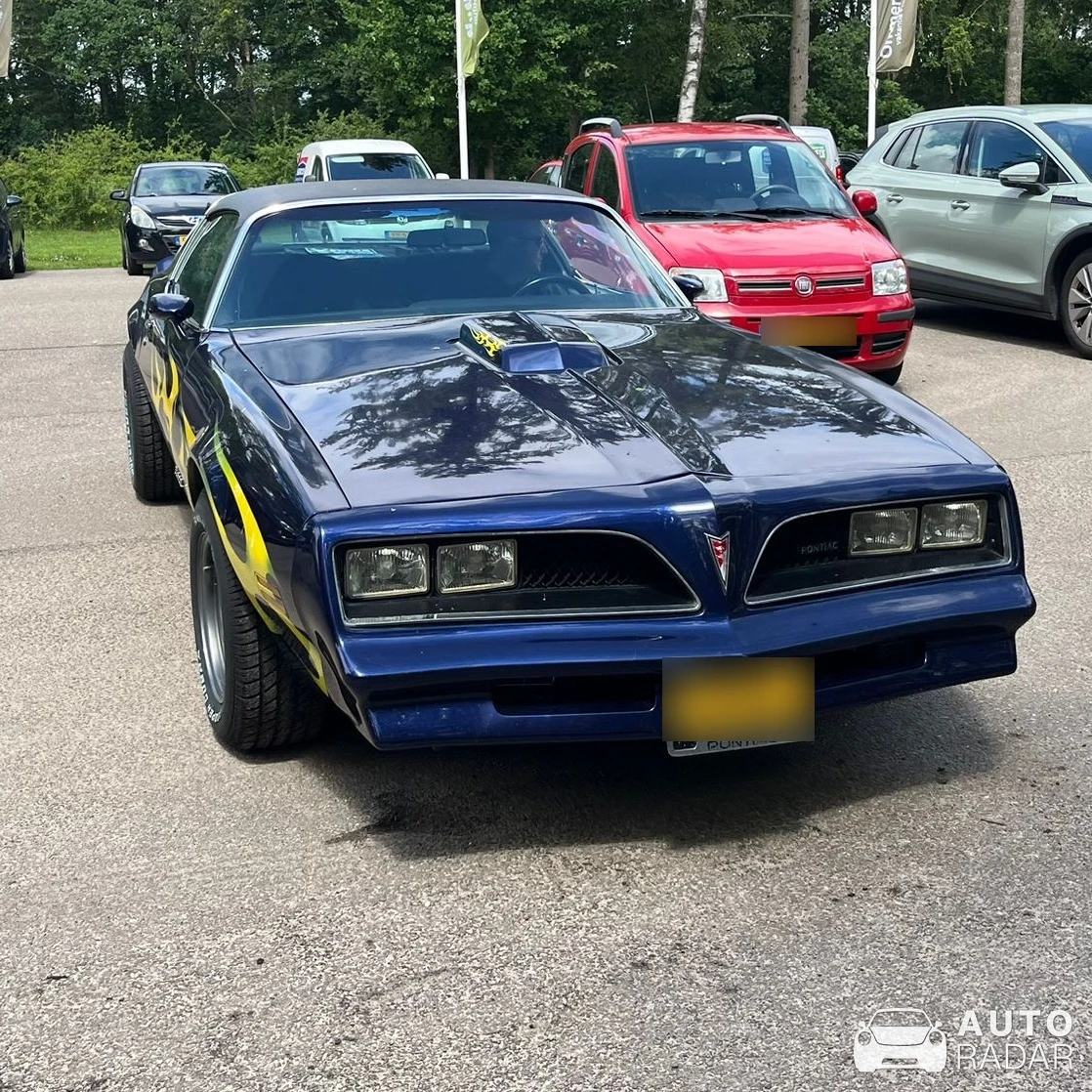 Pontiac Firebird Formula 400 spotted in Ommen